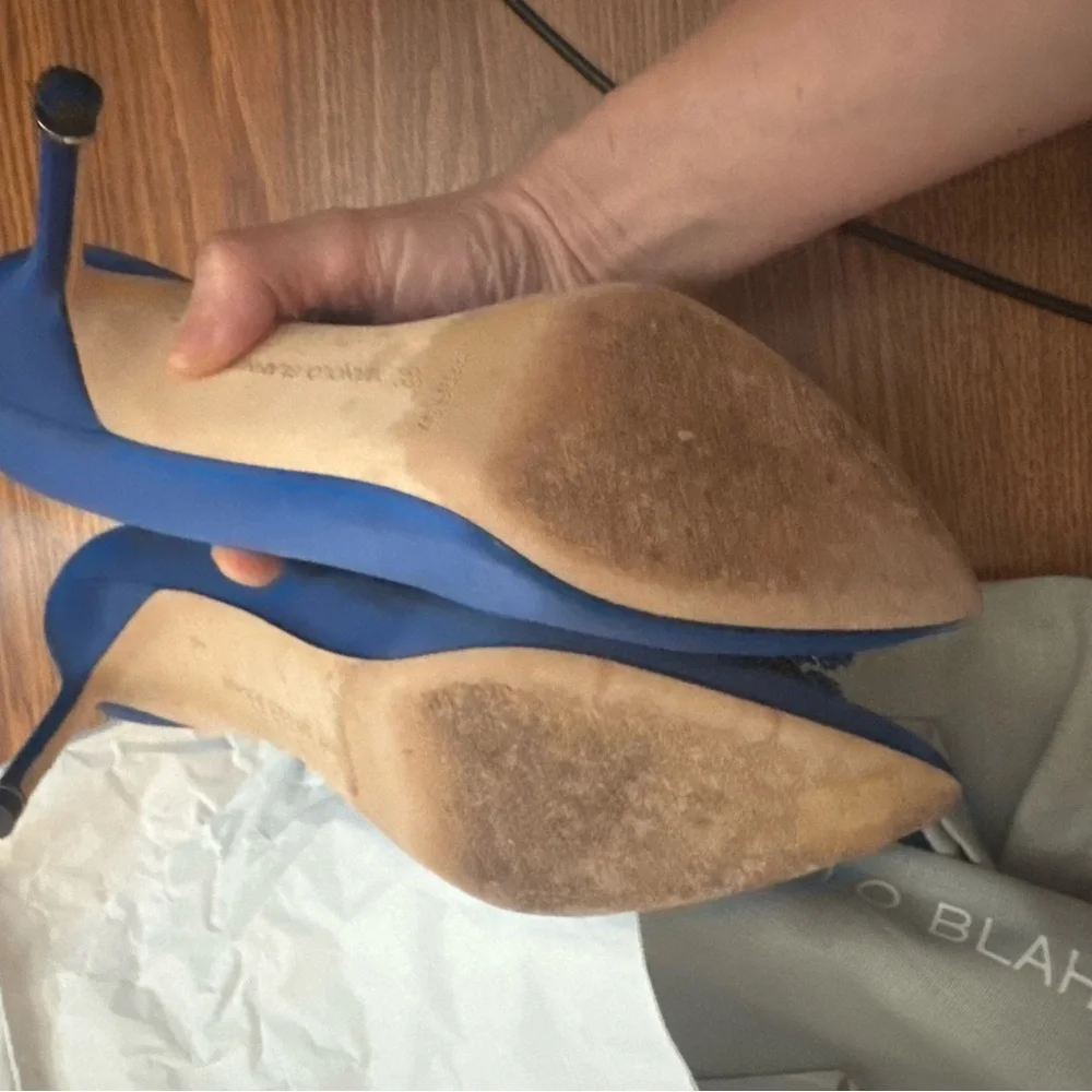 Manolo Blahnik Royal Blue Heels with Crystal Embellishments hangisi 70 - Picture 4 of 4